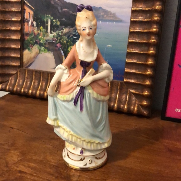 Porcelain Ceramic Pottery Lady Figurine - Picture 9 of 9